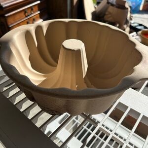 Pampered Chef Cream Bundt Pan